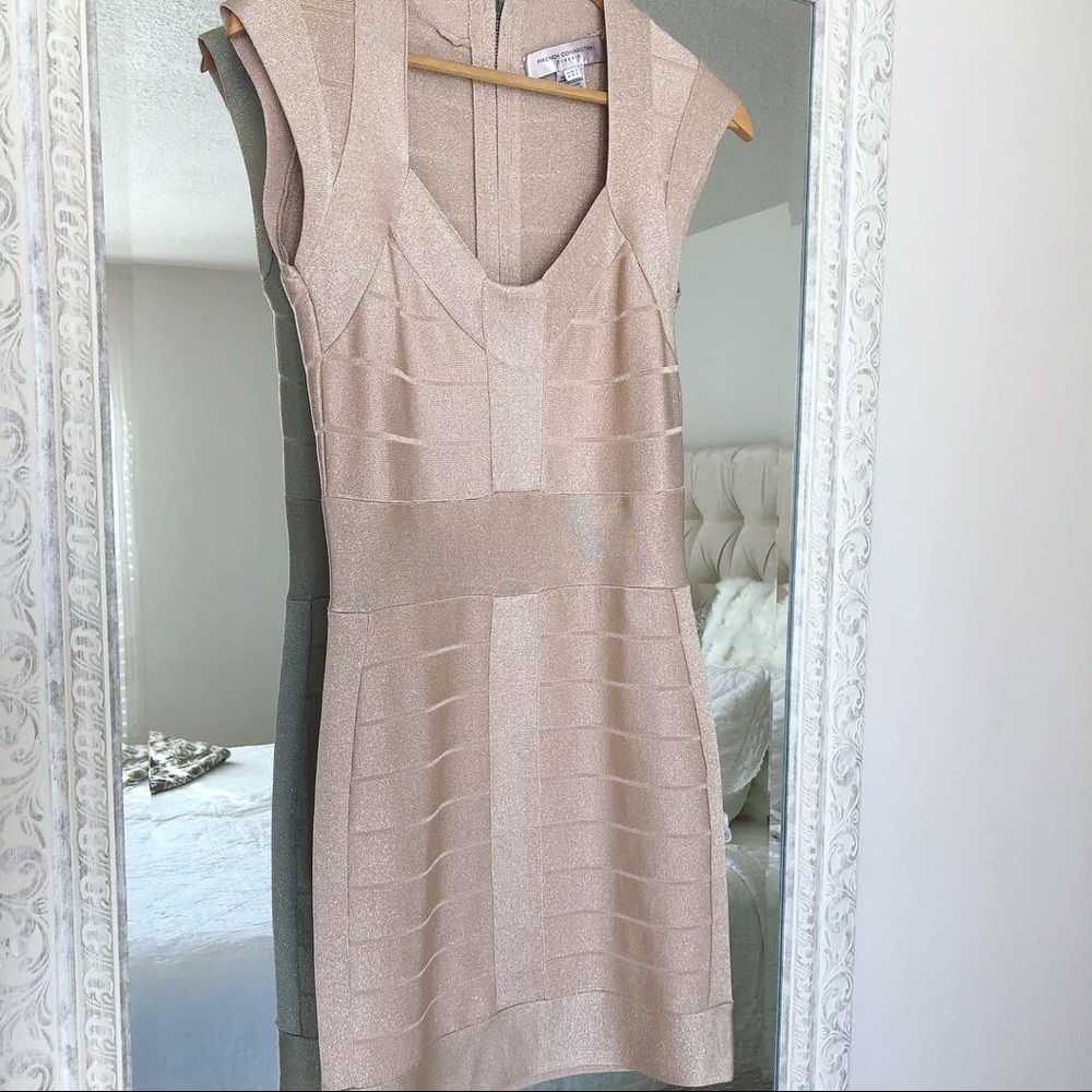 Dress - Picture 2 of 4